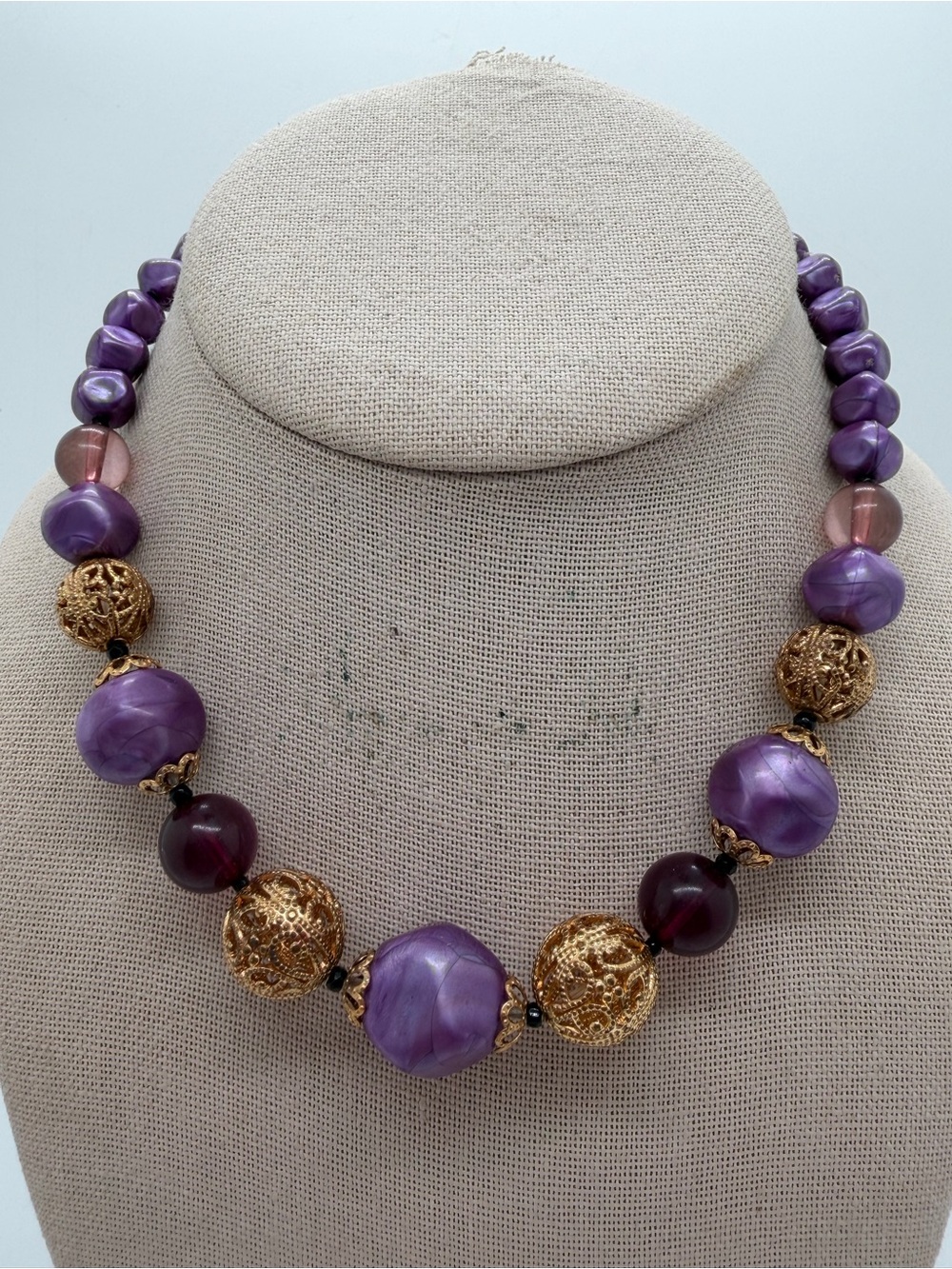Vintage gold tone purple plastic beaded necklace